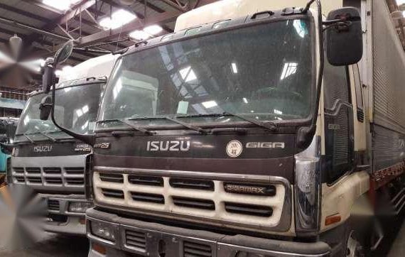 Isuzu Giga 10w Wingvan Cargo and More