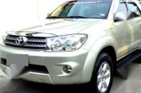 2011 Toyota Fortuner G Silver For Sale