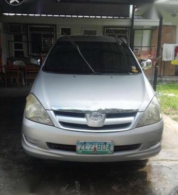 Toyota Innova E