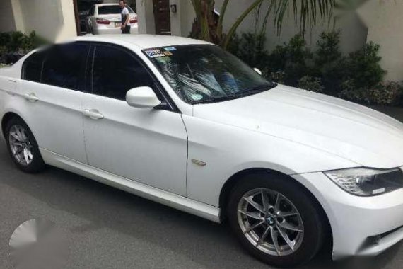 BMW  318i 2010 White AT For Sale