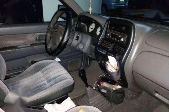 2004 Nissan Frontier 4x2 Pick-up 