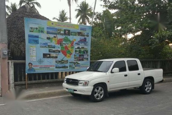 Toyota Hilux 2004 SR5 Body White 