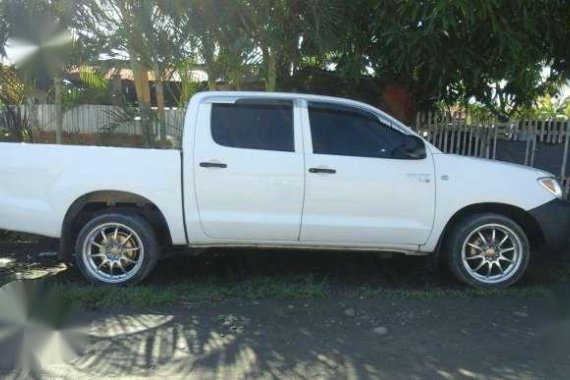 Toyota Hilux White 2006 For Sale