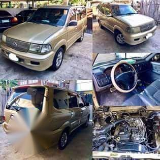 Toyota REVO 2001 AT Golden