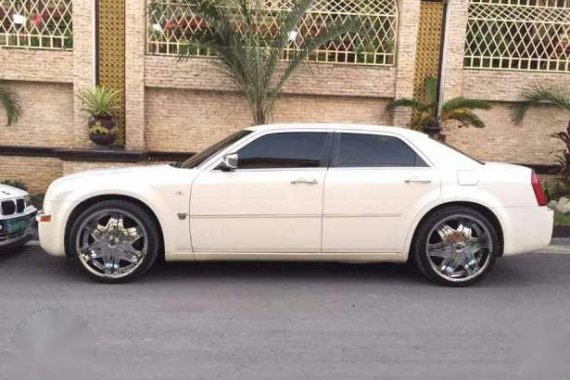2007 Chrysler 300C white fresh 22in rims