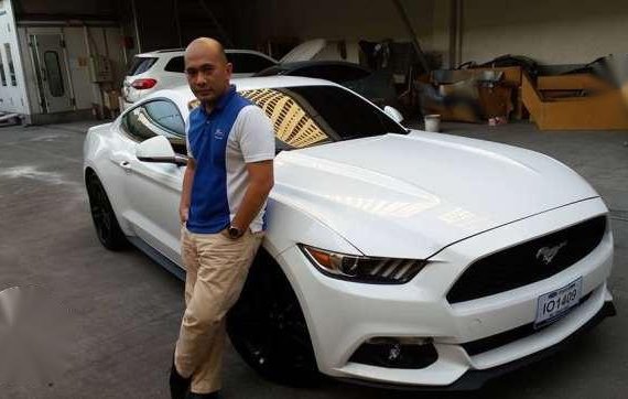 New Ford Mustang 2.3 Ecoboost vs Gtr 86