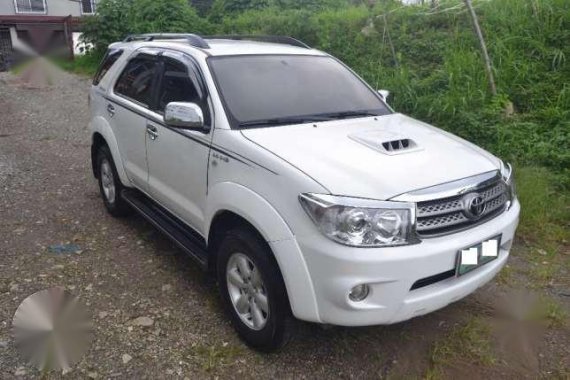 toyota fortuner v 2011 4x2 automatic