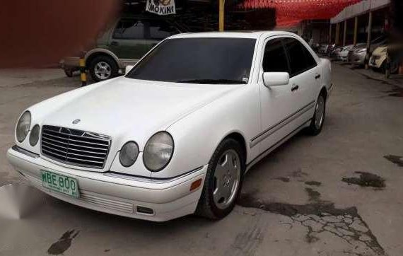 1998 Mercedes Benz E320 White AT 