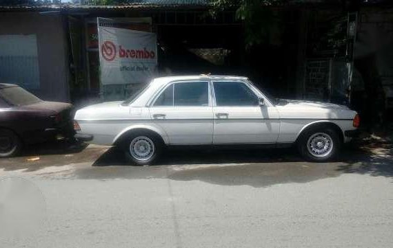 1980 Mercedes Benz 300D White MT