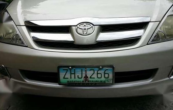 Toyota innova g top of the line 2.5 engine diesel manual trans..2007 m