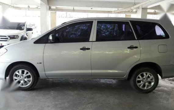 Toyota Innova E 2011 MT Silver For Sale