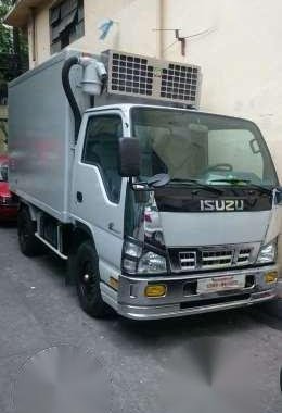 Isuzu Elf Ref Van 2017 Silver MT For Sale