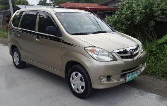 Toyota avanza and hyundai eon pick.up isuzu