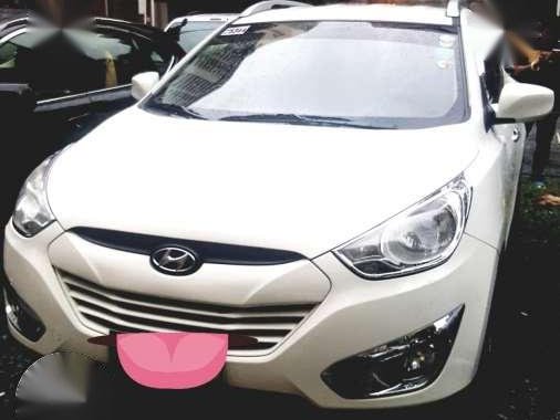 Hyundai tucson gold suv