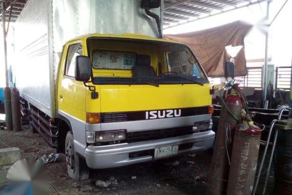 For sale Isuzu elf 18ft close van 4HF1