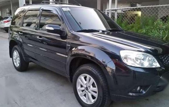 Ford Escape 2011 xlt top of the line good as new