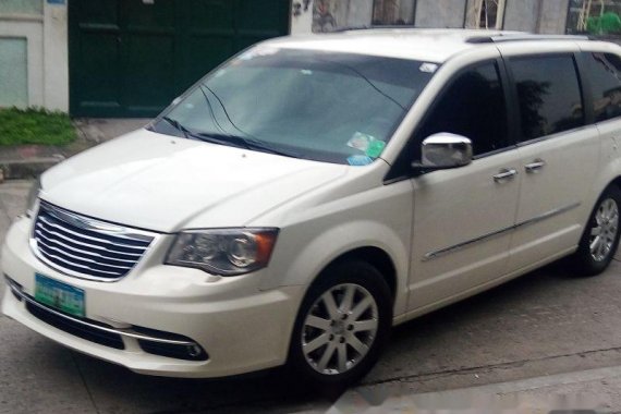 2012 Chrysler town and cou ...
