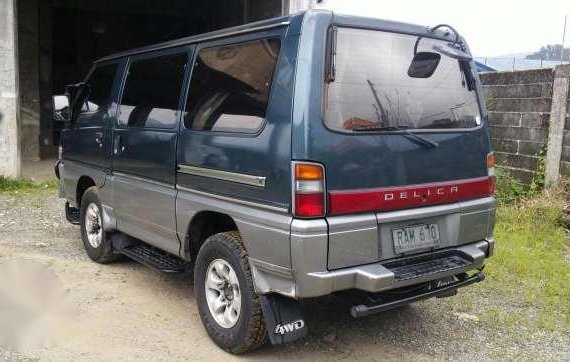 Mitsubishi DELICA 4x4 Turbo Diesel Blue 