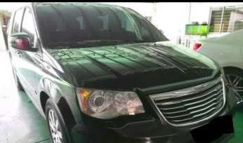 2013 Chrysler Town and Country Black AT 