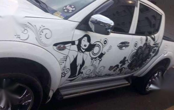 mitsubishi strada 4x4