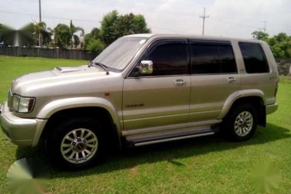 Isuzu Trooper LS skyroof edition