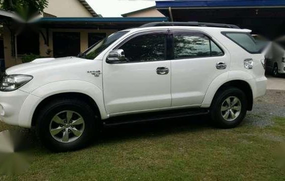 Toyota Fortuner V 2007 White AT For Sale