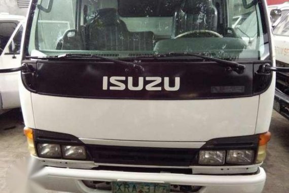 Isuzu closed van( local)
