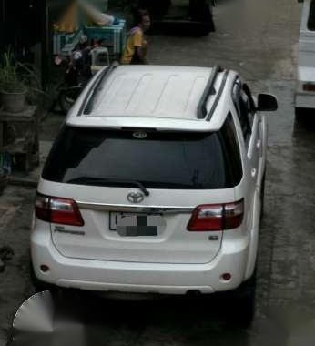Toyota Fortuner 4x2 2011 White AT For Sale