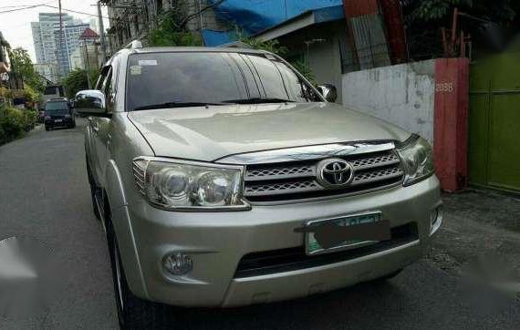 2010 Toyota Fortuner G MT Silver For Sale
