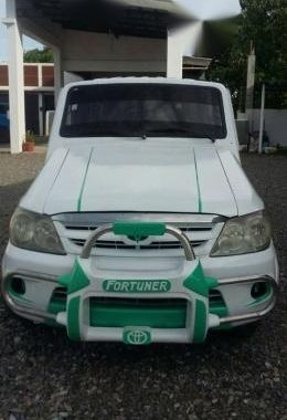 Toyota Fortuner Van Type 2008 White MT 