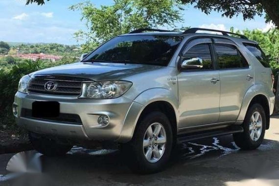 2009 toyota fortuner G VVTi 1st own Cebu plate Lady driven