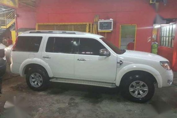 Ford Everest 2009 White AT For Sale