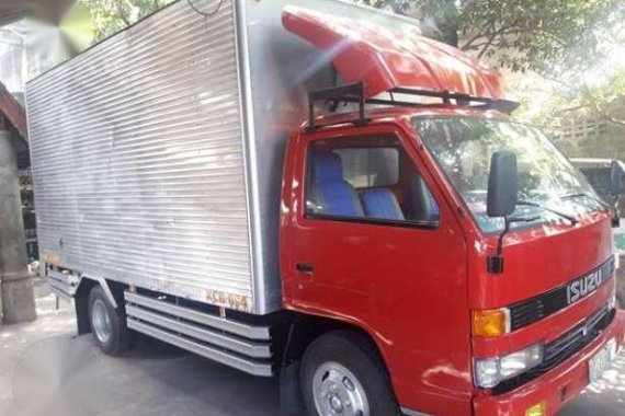 Isuzu Elf Closevan NPR