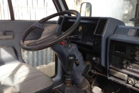 Isuzu Elf NKR 10ft White MT 2003 For Sale