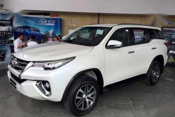 2017 Toyota Fortuner V 4x2 White AT 