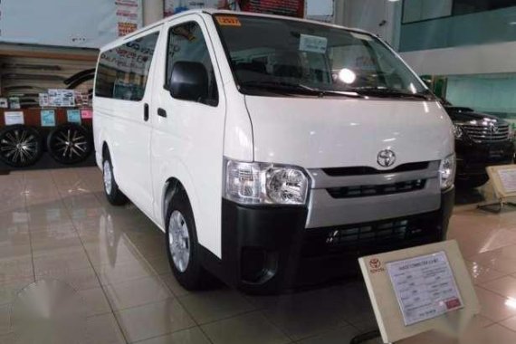 New Toyota HiAce Commuter MT 2017
