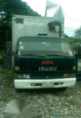 Isuzu Elf Close van