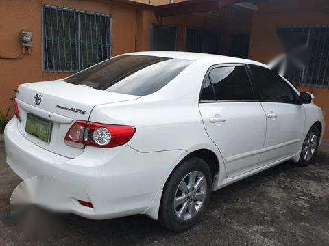 Toyota Corolla Altis 2013 White MT For Sale
