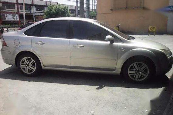 Ford Focus 2007 Sedan Golden AT For Sale