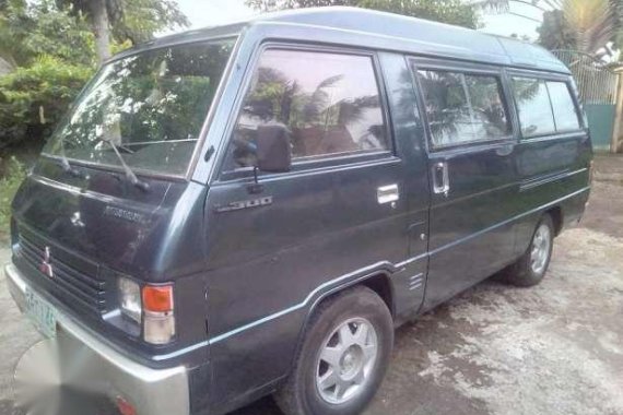 Mitsubishi L300 versa van