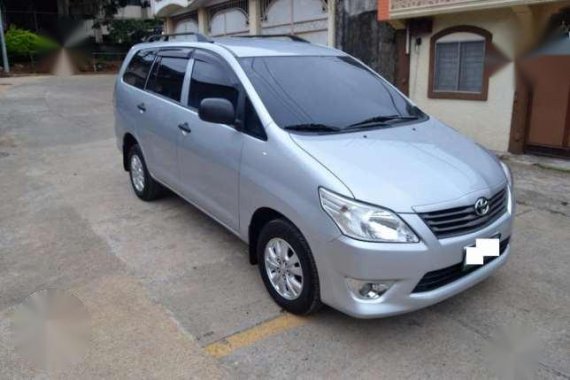 2012 toyota Innova E MT Silver For Sale