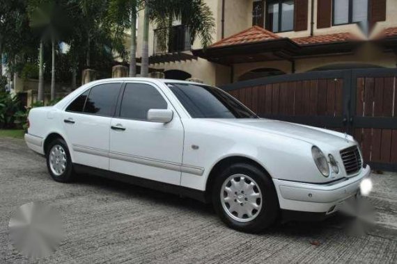 1999 Mercedes Benz E 240 Elegance White AT White Leather Fresh