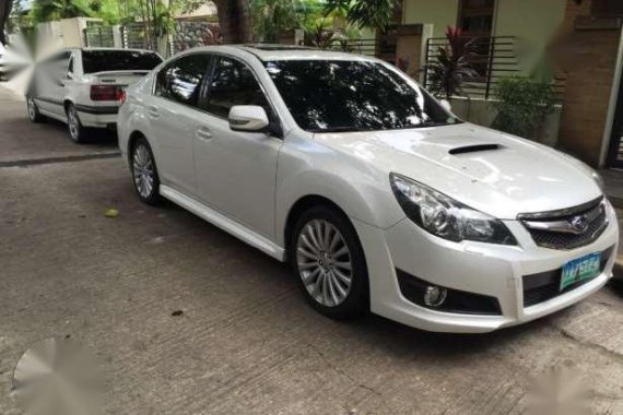 Subaru Legacy 2010 White MT For Sale