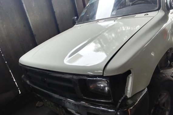 1990 Toyota Hilux Manual Diesel White for sale