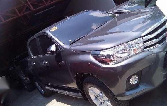 Hilux G 4X4 Gray Manual Toyota very fresh for sale 