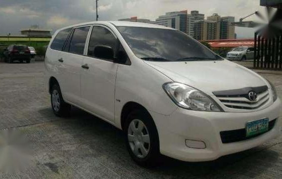 2010 Toyota Innova J MT White For Sale