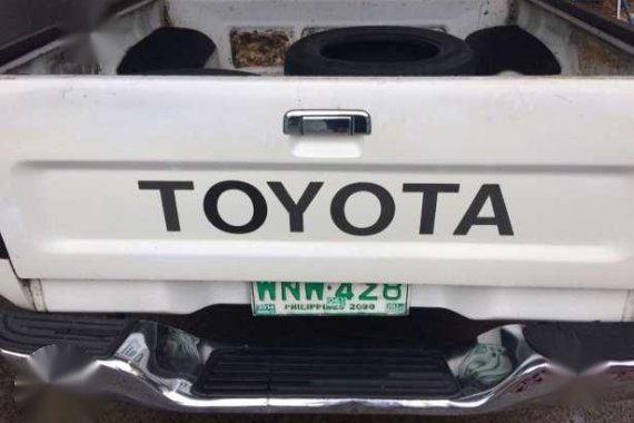 Toyota Hilux 2000 White Manual For Sale