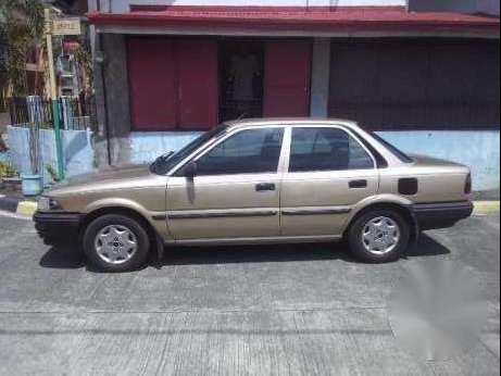 Toyota Corolla 1990 1.3 MT Golden For Sale