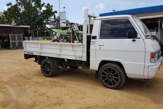 2015 L300 FB dropside flatbed with aircon seven thousand kms only