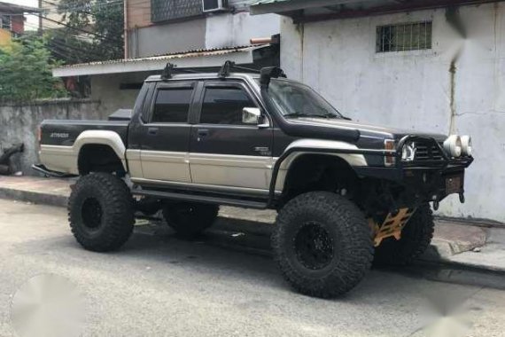 Mitsubishi Strada